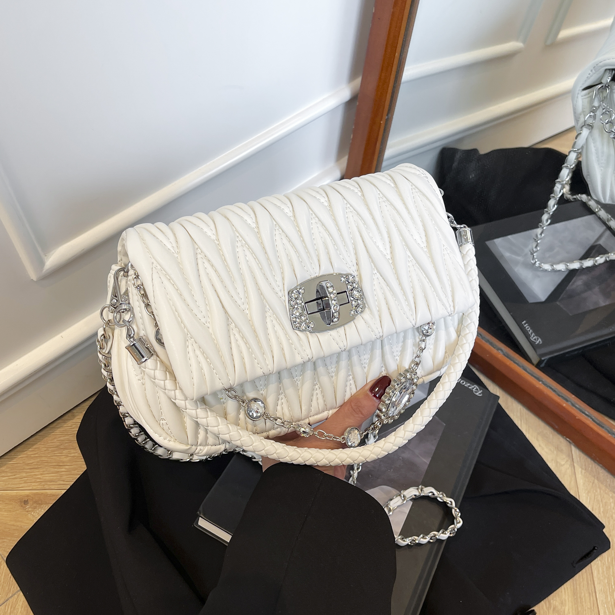 New arrival! Classic and stylish stitched shoulder crossbody bag, a large-capacity versatile handbag for ladies