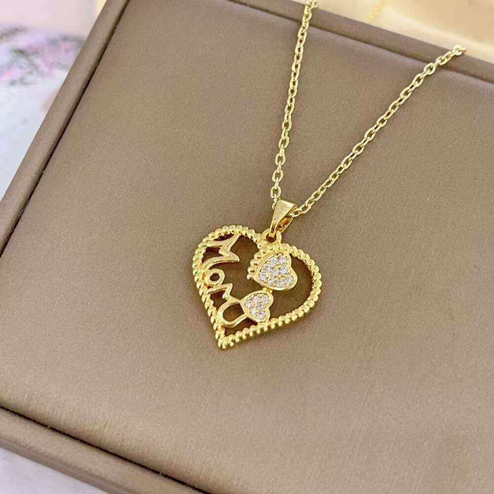 Elegant Women's Heart Necklace MOM Pendant Mother's Day Gift Simple High-End Jewelry C36