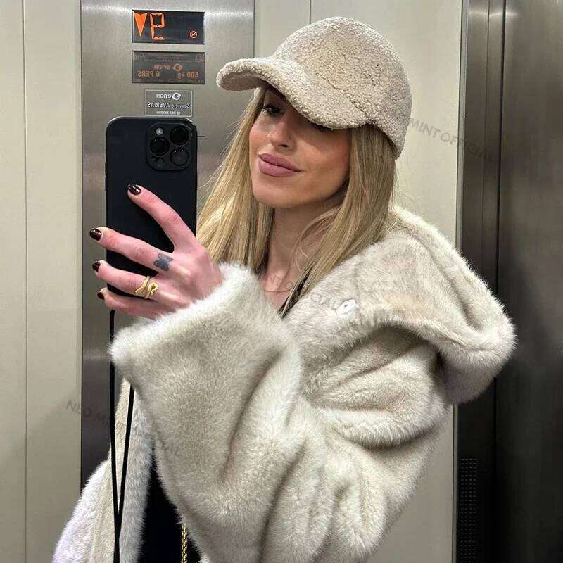 Designer Clothing Neo Mint Belted Faux Mink Coat Women 2024 Winter Beige Gradient Furry Fur Jacket Brand Hooded Warm Outerwear Overcoat Fashion
