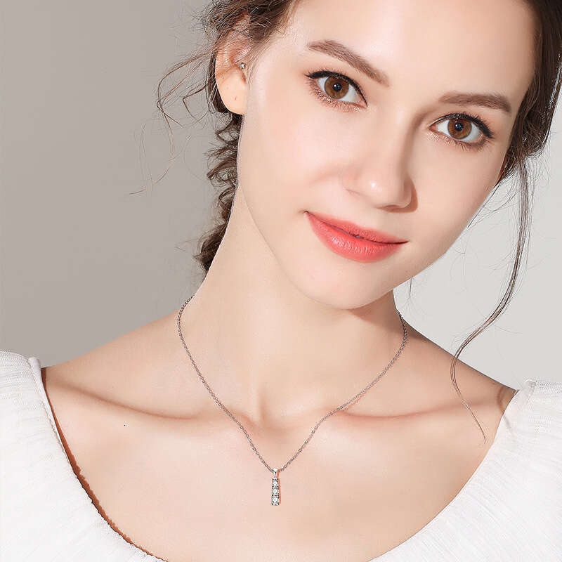 Minimalist High-End Necklace For Women Summer Elegant Niche Light Moissanite Pure Sier Pendant Ff3