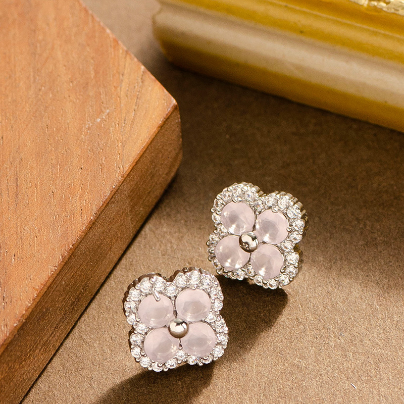 Korean Version Super Fairy Sweet Jelly Color Full Dia Zircon Four-Leaf Clover Suower Earrings for Women Sparkling Versatile Sier Needle Ear Jewelry
