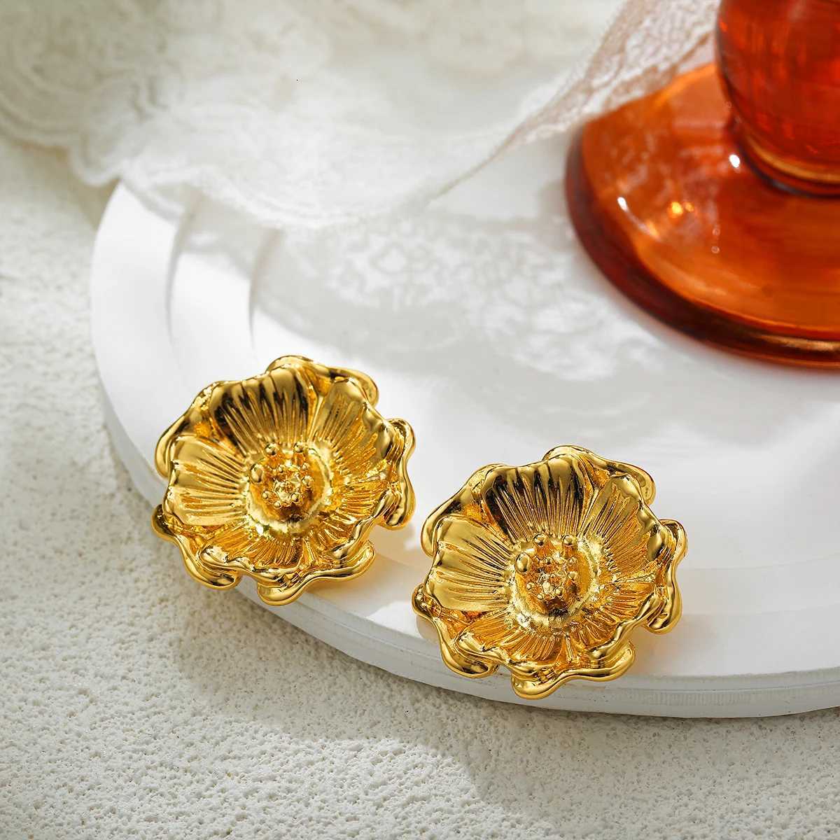 18K Gold Plated Metal Flower Stud Earrings for Women Fashion Stainless Steel Gold Color Waterproof Earring Statement Jewelry y250715