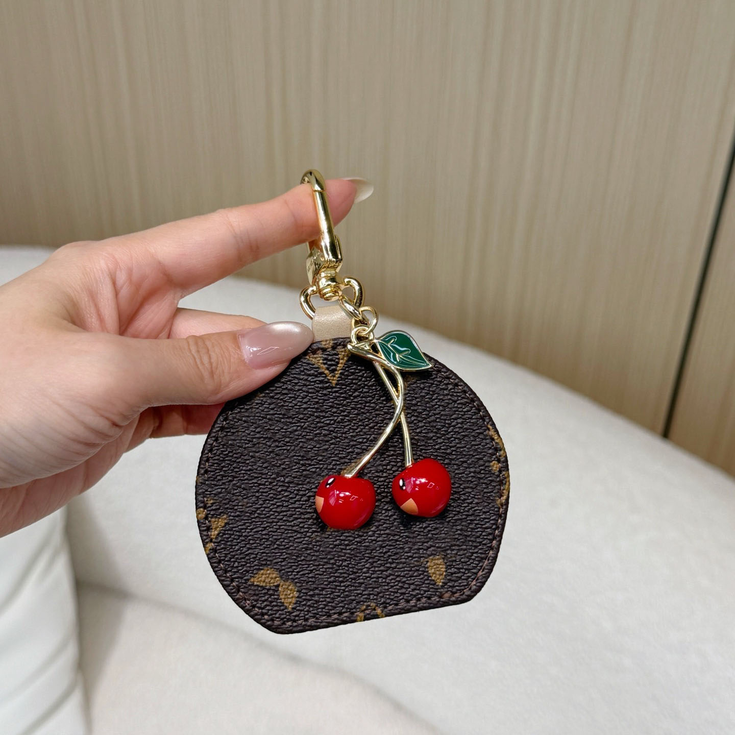 Mini Mirror Bag Charms Designer Cherry Bag Charm Luxury Keychain Personalized Cartoon Pendant Handbag Charm For Women Men Purse Charm Key Chain