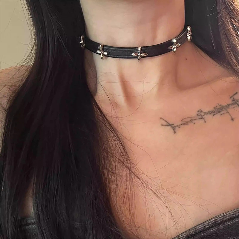 Punk Gothic Black Pu Leather Spike Cross Round Choker Necklace for Women Rivet Neck Jewelry Chocker Collar Fashion Necklaces 250716