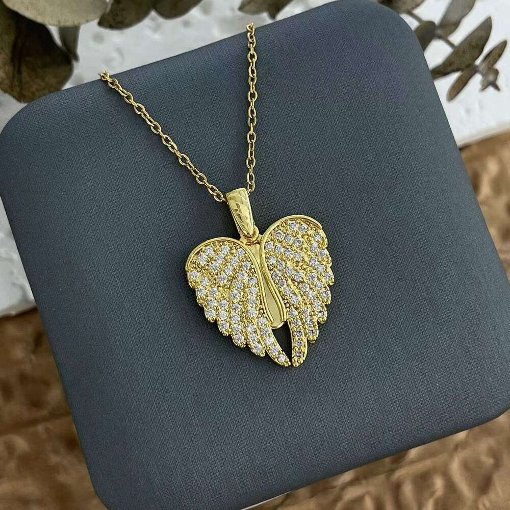 Micro-Inlaid Zircon Heart Wings Openable Pendant Necklace Elegant Light Niche Design Clavicle Chain 9C7