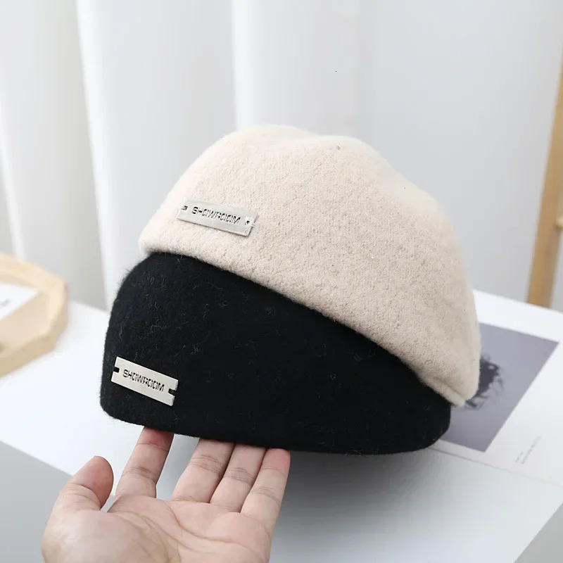 Korean Wool Beret Hat for Women Vintage Style Winter Autumn Hat with Metal Fashionable Versatile 250716