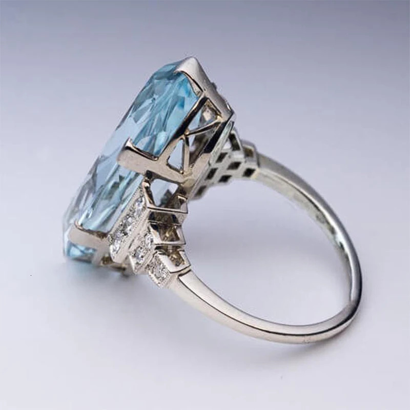 Huitan Female Light Sky Blue Wedding Ring Solitaire Band Oval Stone Engage Party Women Jewelry Shine CZ Stone Gift 250716