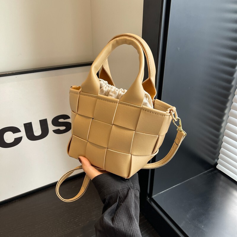 Top quality Brand High Quality New Style Free Delivery Designer New Fashion Style Woven Unique Design Shoulder Retro Crossbody Handbag New Free Delive