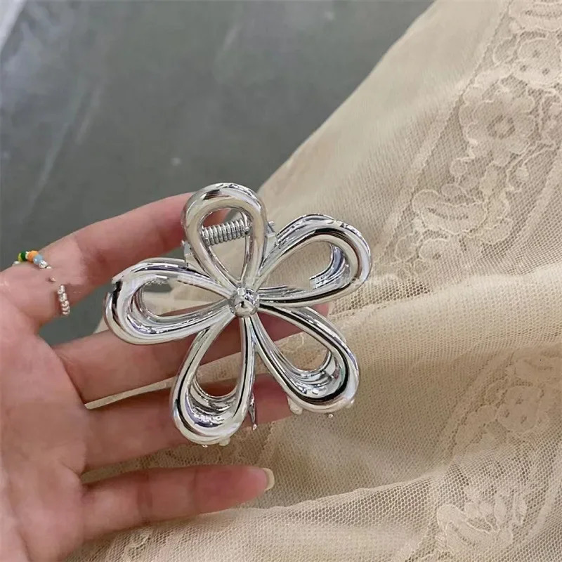 Metal Gold Silver Hollow Flower Hair Claw for Women Girls Hair Crab Clamps Ponytail Shark Clip Headdress Hair Style Accessories 250716