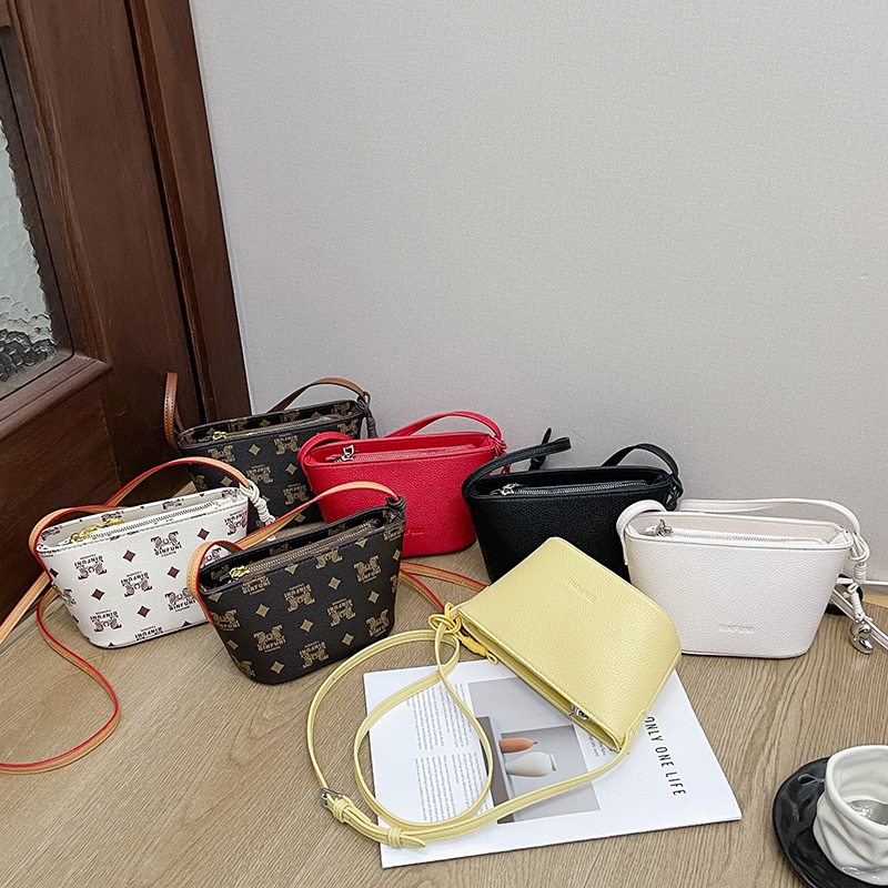 New arrival! Classic and stylish shoulder crossbody bag, a simple, versatile bucket bag, a small women's bag and phone bag