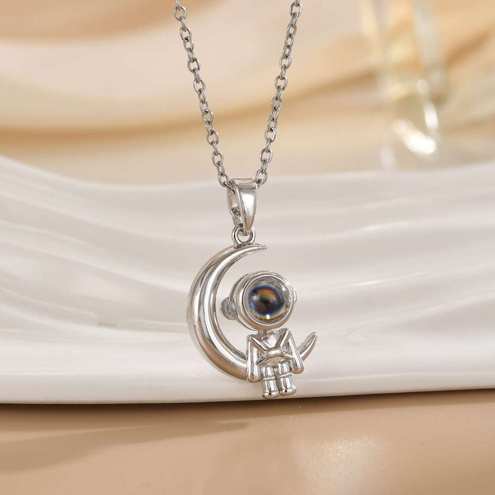 Hot Selling Creative Astronaut Star Moon Projection 100 Languages I Love You Couple Valentine's Day Necklace Jewelry 0A6