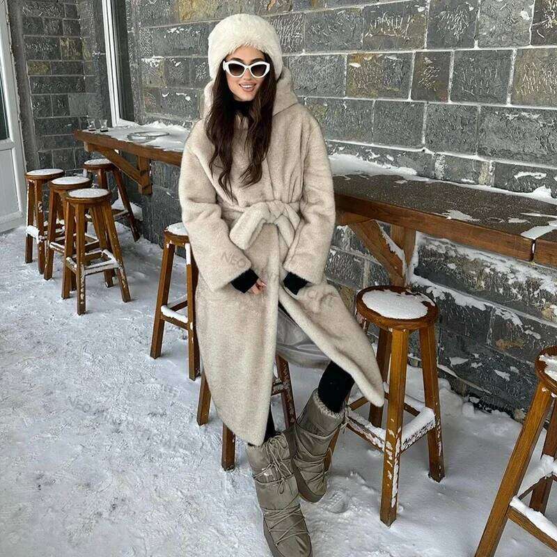 Designer Clothing Neo Mint Belted Faux Mink Coat Women 2024 Winter Beige Gradient Furry Fur Jacket Brand Hooded Warm Outerwear Overcoat Fashion