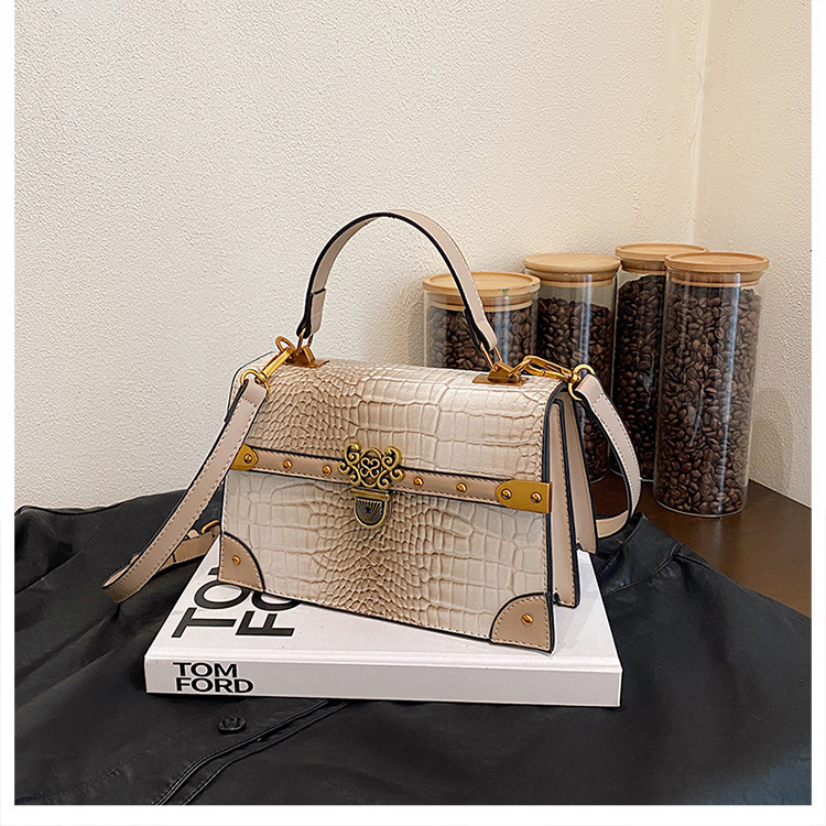 Free Shipping 2025 Summer New Designer Bag Small Square Bag High-quality Light Luxury Fashion Women's Bag Shoulder Bag Premium And High-quality S