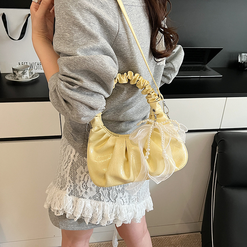 Summer new women's women's shoulder crossbody bag, women's bag, summer new candy colored pleated cloud bag, simple and elegant armpit b