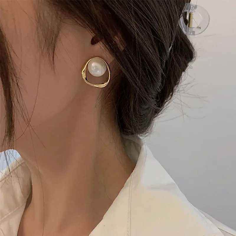 Irregular Round Circle Stud Earrings Elegant Vintage Pearl Earrings for Women Fashion Metal Geometry Personality Jewelry Gift y250715