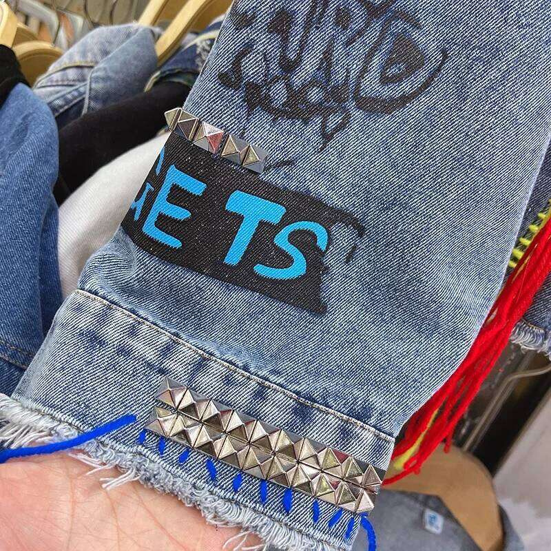 Spring New Fashion Rivet Letter Graffiti Women Loose Short Cowboy Outwear Holes Big Pocket Denim Jacket Coat Female