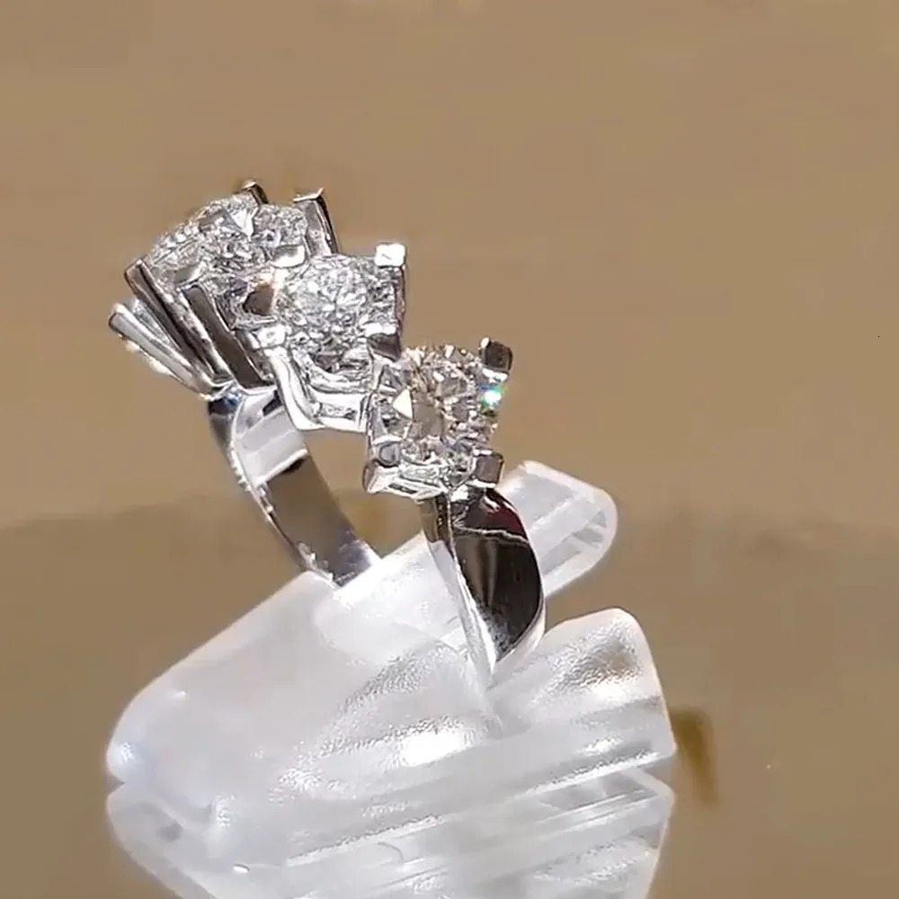 Huitan Brilliant 5 Round Cubic Zirconia Womens Rings for Engagement Wedding Silver Color Band Trendy Jewelry 250716