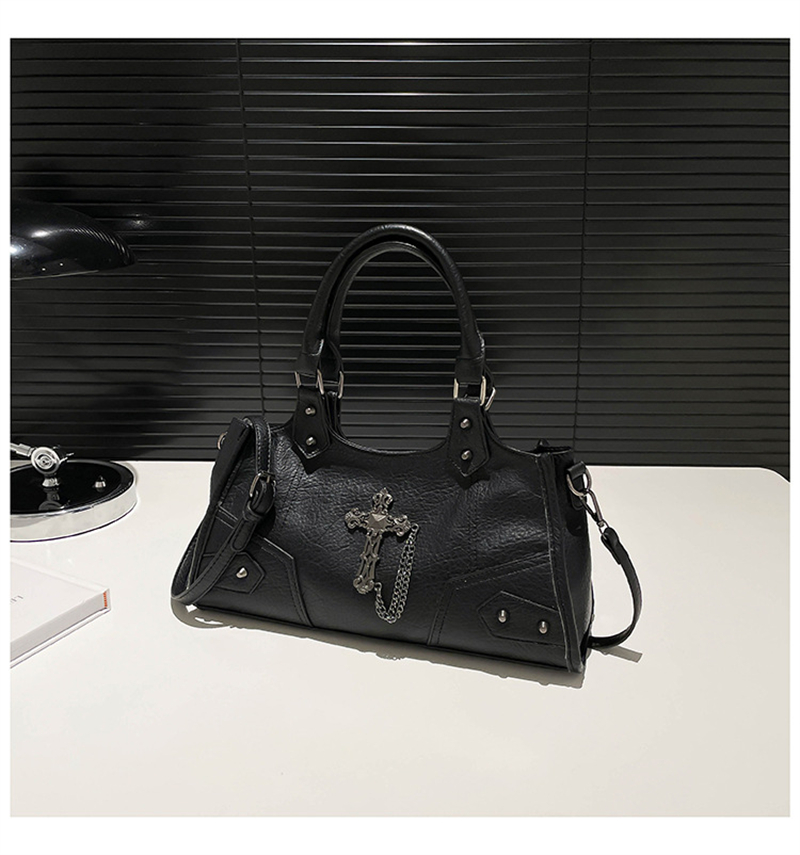 Designer bag free shipping 2025 new fashion light luxury Motorcycle bag womens crossbody bag casual vintage armpit bag