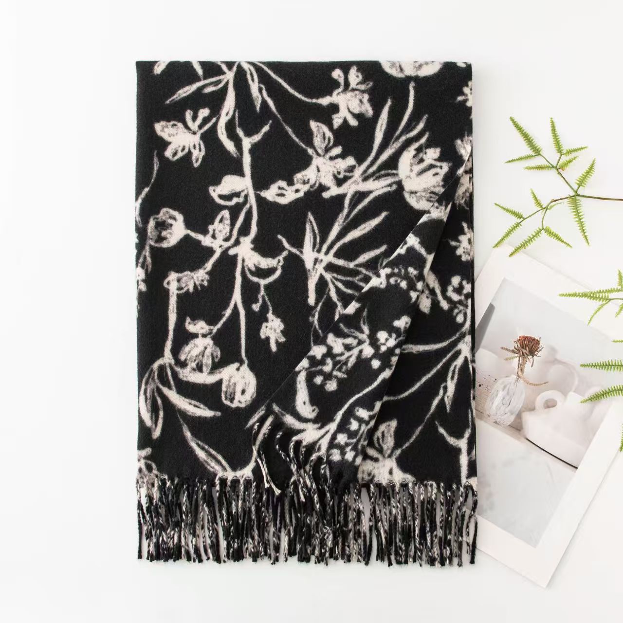 T1233 autumn and winter new Korean version of the sweet girl style printed scarf female warm thick cashmere neck scarf