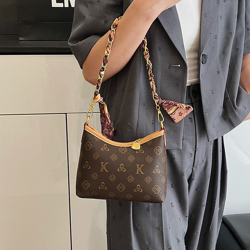 New arrival! Retro and stylish shoulder crossbody bag, versatile silk scarf chain ,niche casual women's bag