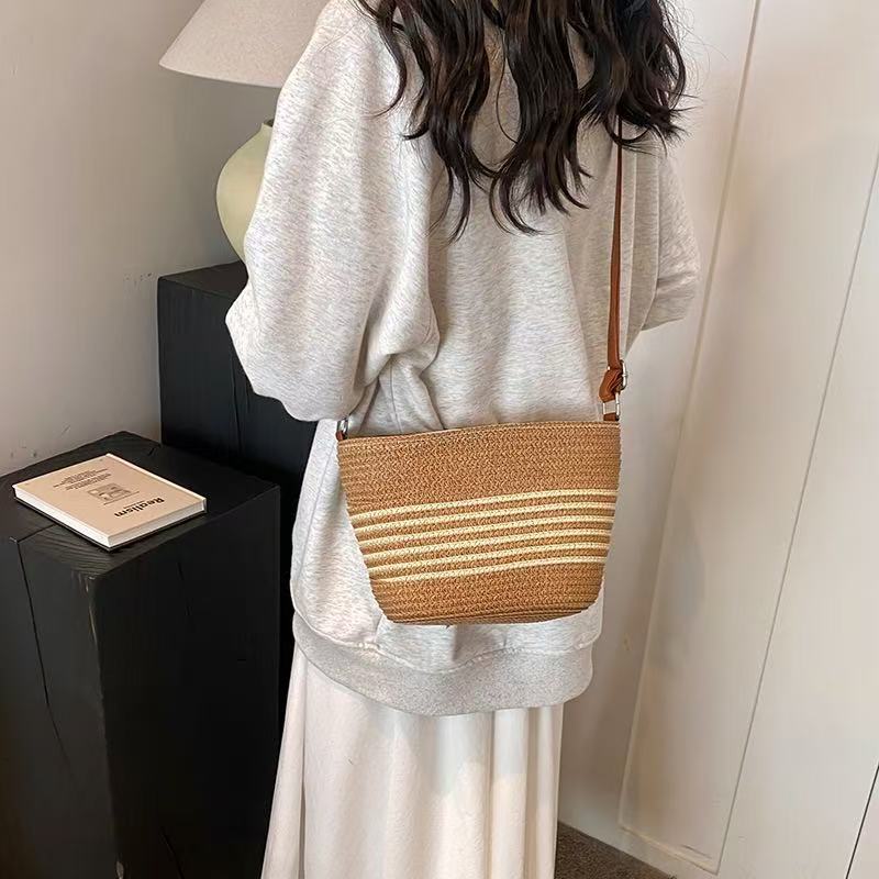 Summer new women's handbag new fashion casual fashion women's shoulder bag woven bucket bag new designer bag new designer luxury bag