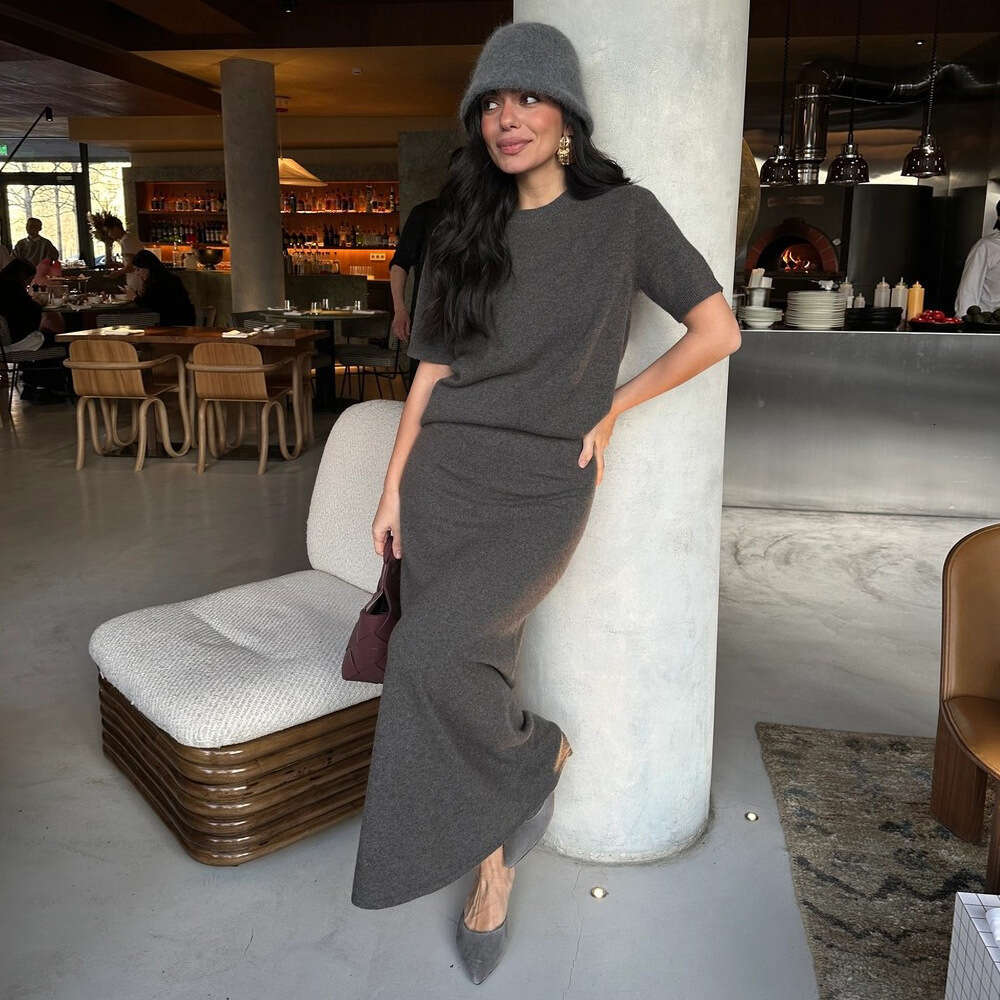 Autumn Commuting Simple Knitted Short Sleeve Skirt Set B5