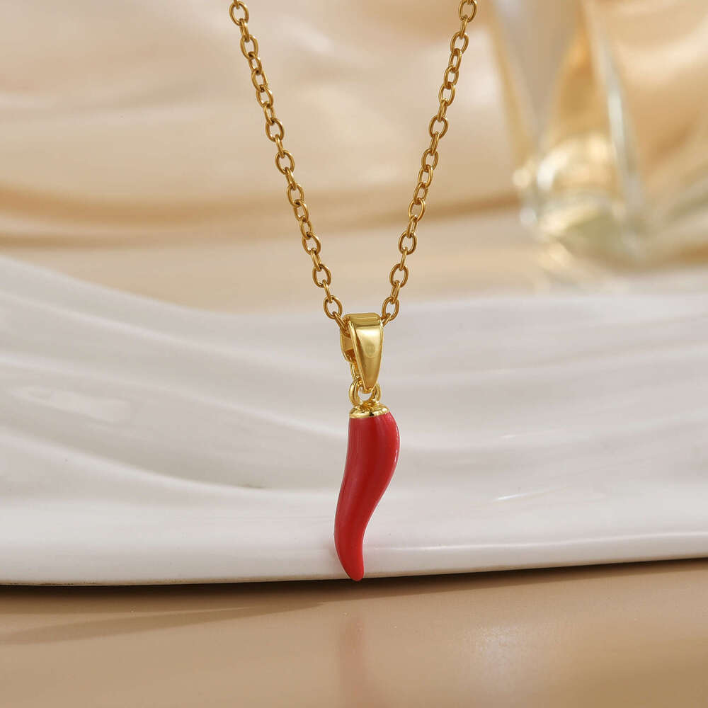 Trendy Oil-Drip Strawberry Cherry Fruit Necklace For Women, Light Niche High-End Titanium Steel Non-Fading Collarbone Chain Dd0