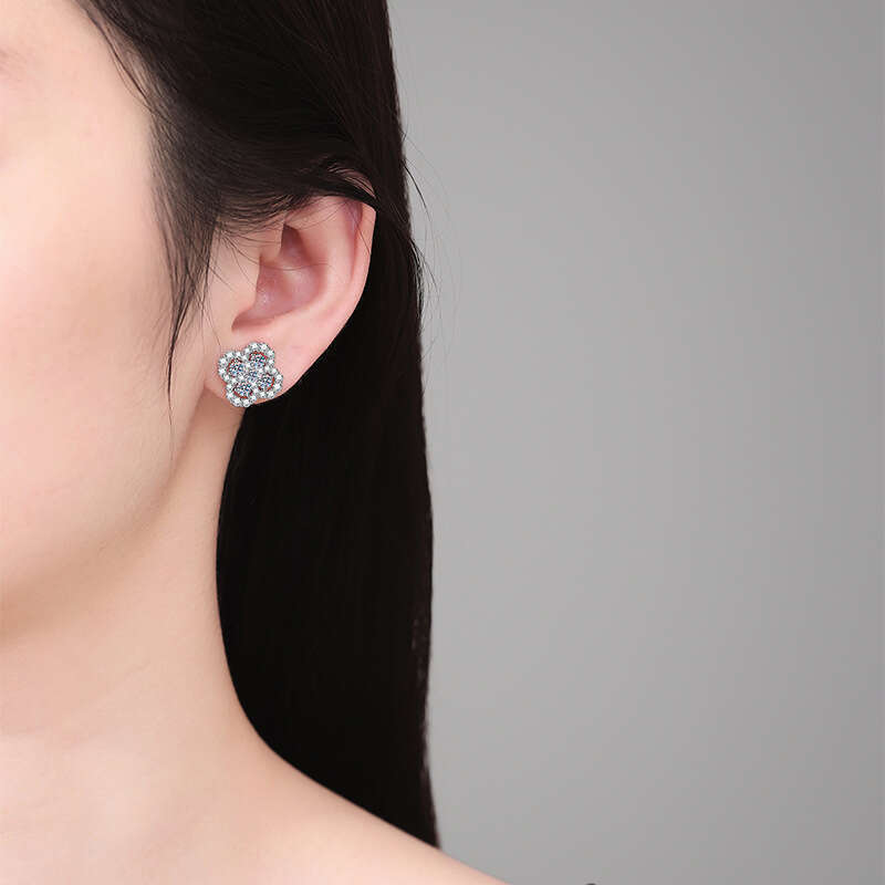 S Pure Sier Four-Leaf Clover Exquisite Full Dia Light High-End Moissanite Earrings for Women aa1