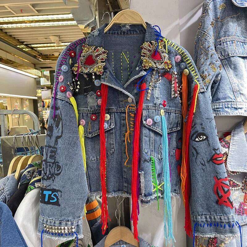 Spring New Fashion Rivet Letter Graffiti Women Loose Short Cowboy Outwear Holes Big Pocket Denim Jacket Coat Female