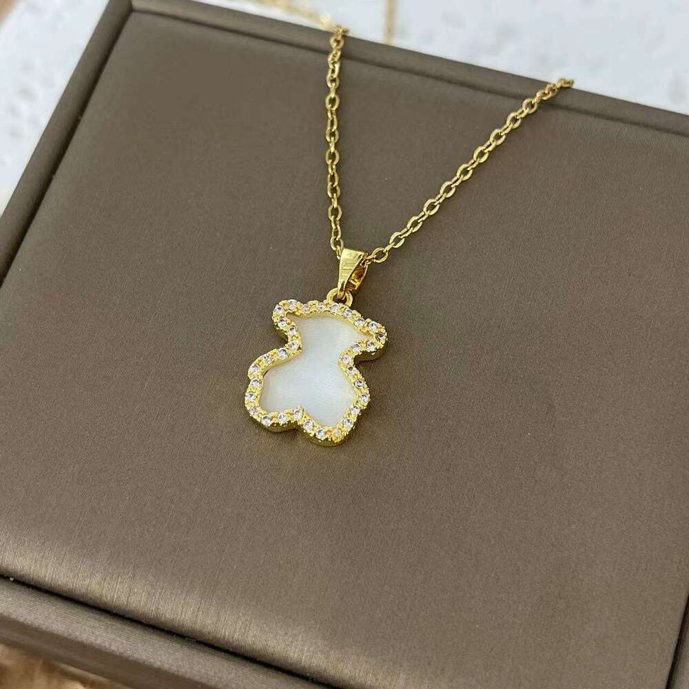 Necklace For Women, Light , Niche Acrylic Bear, New Fashionable Versatile Titanium Steel Accessory 73D