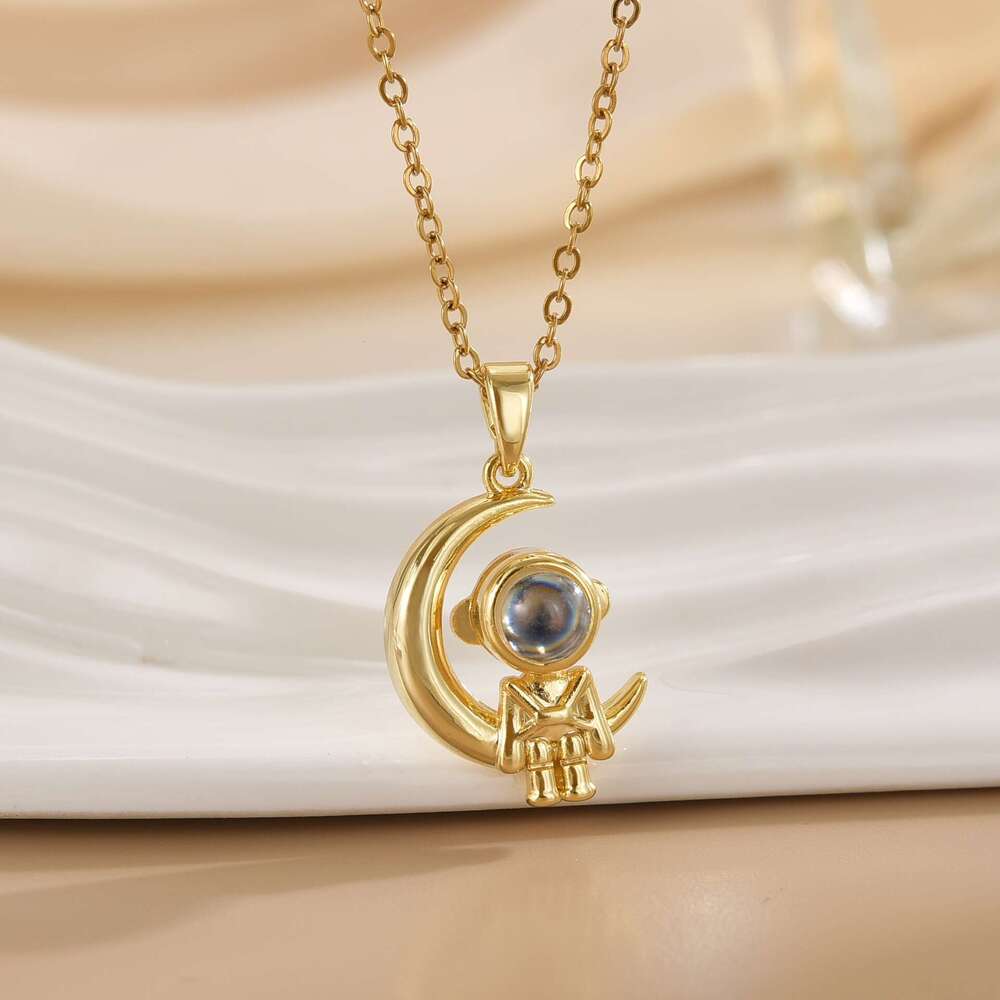 Hot Selling Creative Astronaut Star Moon Projection 100 Languages I Love You Couple Valentine's Day Necklace Jewelry 0A6