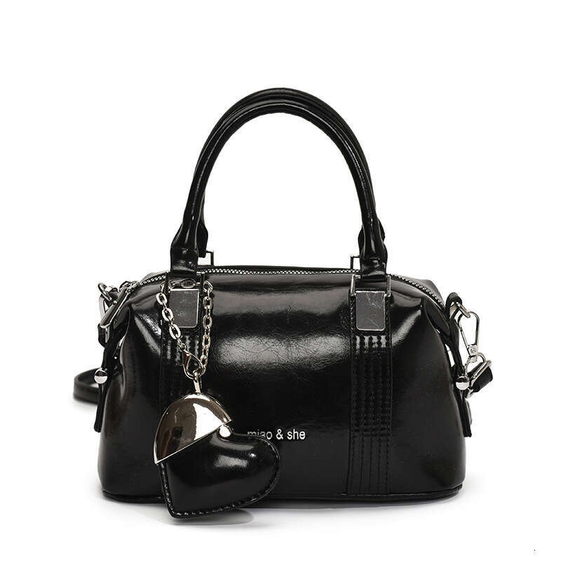 High-end Stylish Handheld Pillow for Women 2025 New Spring Summer Fashion Versatile Commuter Crossbody Small Bag