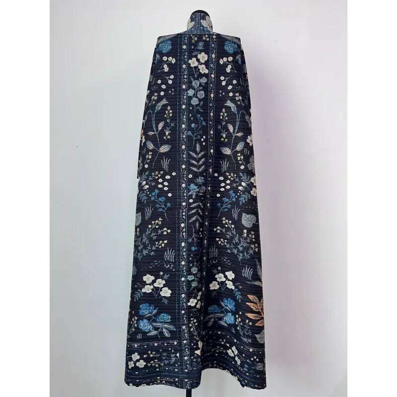 Miyake Autumn/Winter New 2025 Versatile Sleeved Windbreaker Coat 58 Inch Long Cape Printed Fashion Women's Wear