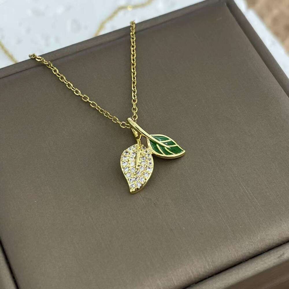Student Sweet Leaf Necklace For Girls High-End Super Shiny Pendant Light Niche Choker Fashion Versatile Clavicle Chain E3e