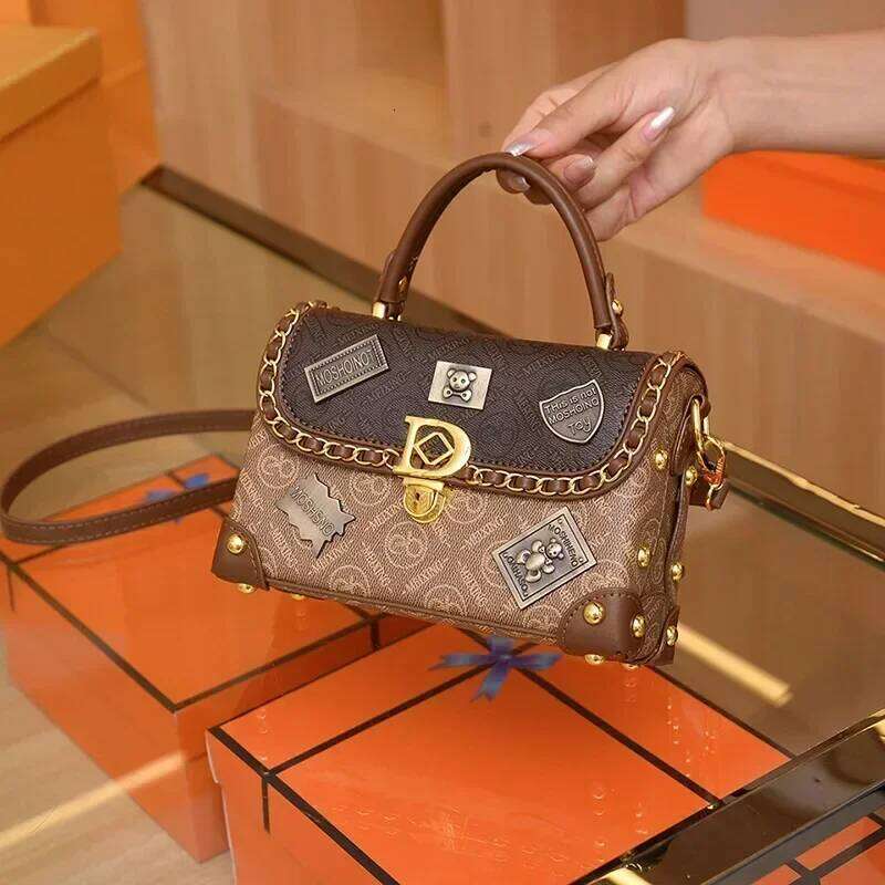 Vintage Patchwork Handbag Fashion Emed Girls Shoulder Bag European and American Badge Ladies Crossbody PU Material