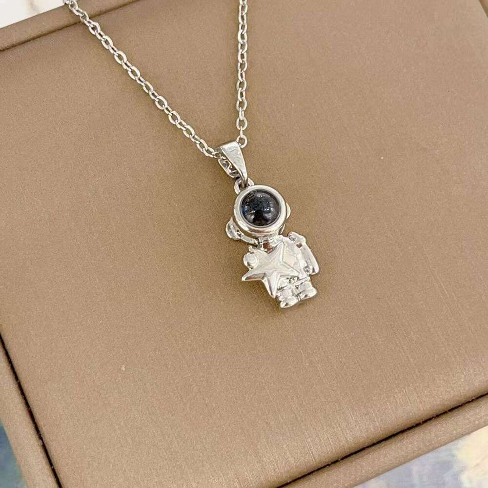 New Couple For Men And Women, 100 Languages Projection Stone Pendant, Fashionable Astronaut Necklace 12A