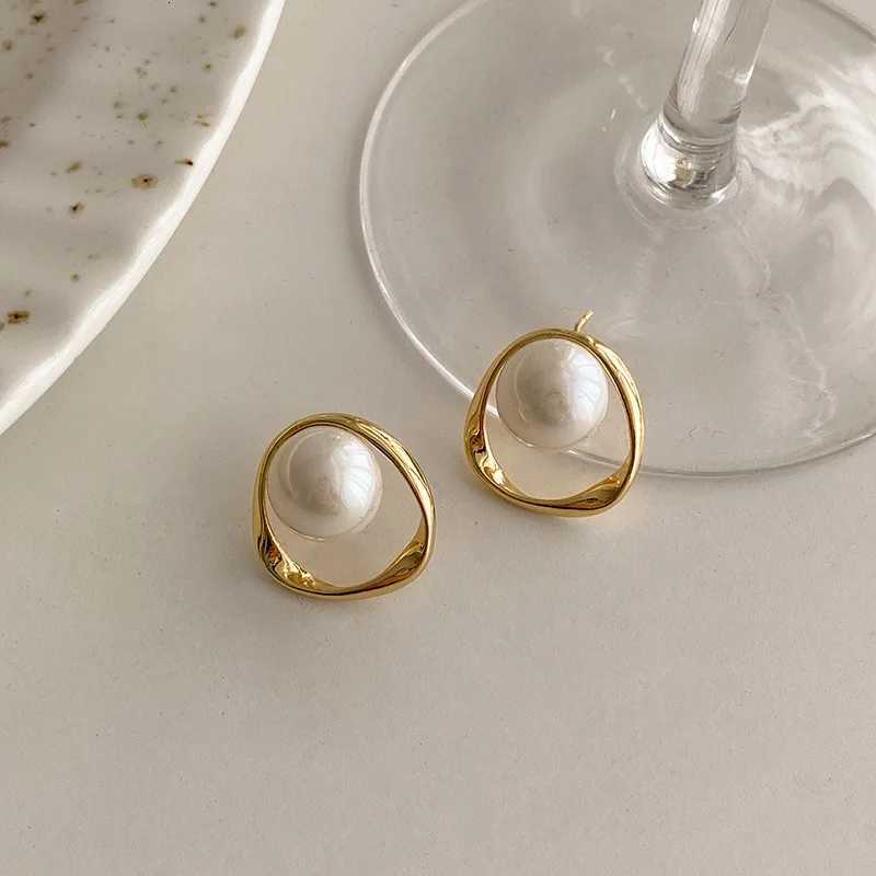 Irregular Round Circle Stud Earrings Elegant Vintage Pearl Earrings for Women Fashion Metal Geometry Personality Jewelry Gift y250715