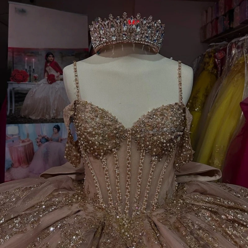 Champagne Shiny Quinceanera Dresses Ball Gown Spaghetti Strap Sequin Applique Lace Beading Crystal Tull Sweet 16 Dress Vestidos 15 De Anos