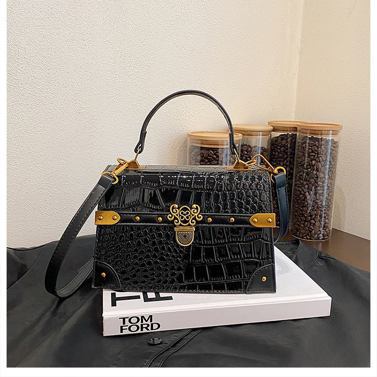 Free Shipping 2025 Summer New Designer Bag Small Square Bag High-quality Light Luxury Fashion Women's Bag Shoulder Bag Premium And High-quality S