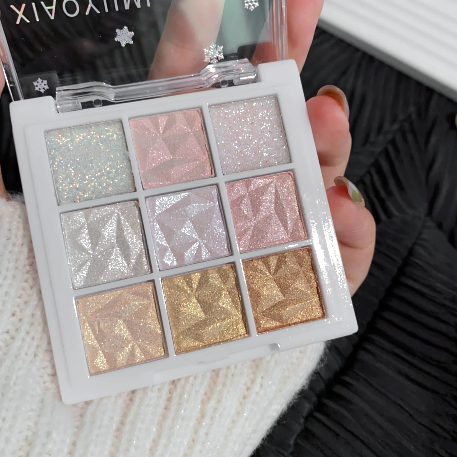 Nine-color fine glitter eyeshadow palette Pearlescent fine glitter lasting color highlight eye highlights 250712
