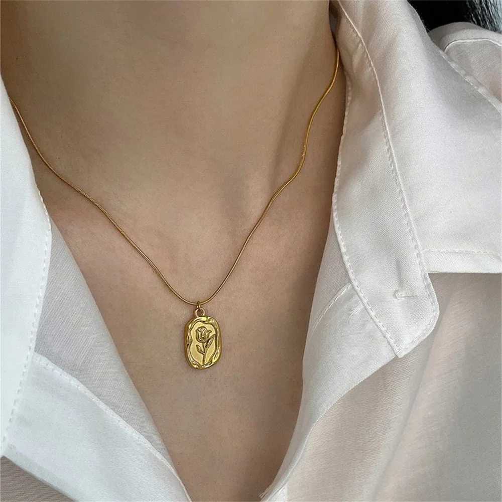 2023 Vintage Fashion Simple Geometric Rose Pendant Necklace For Women Female Boho Gold-plated Snake Chain Choker Jewelry Gift XJ250717