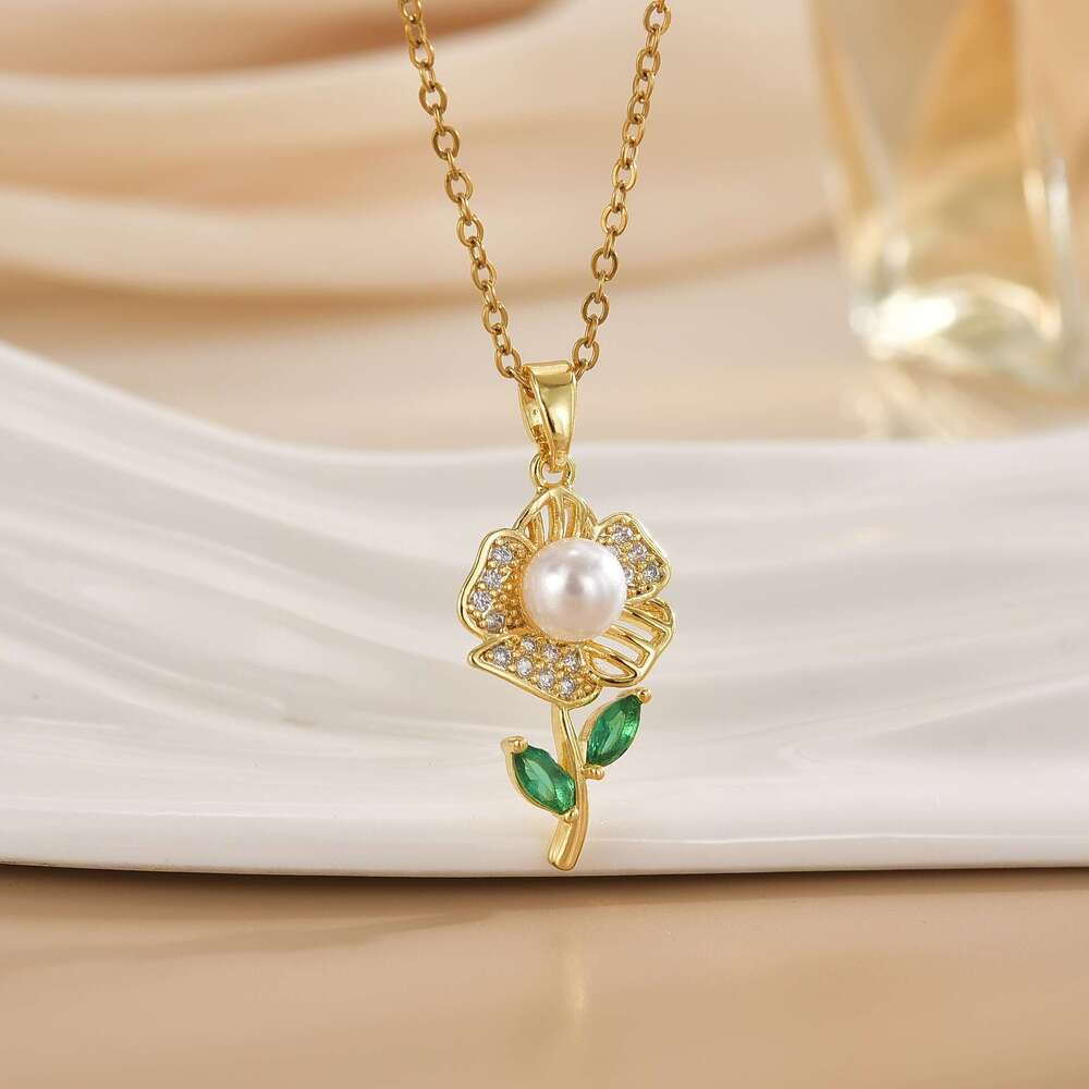 Titanium Steel Necklace For Women Copper Gold Plated Zircon Inlaid Suower Pendant Niche Design Elegant High-End Accessory 98E