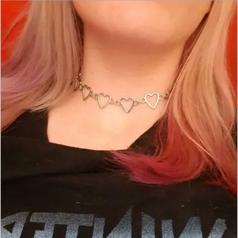 Independent Gothic Metal Hollow Connecting Heart Neck Chains Choker Collar Necklace Womens Gothic Cosplay Aesthetic Jewelry XJ250717