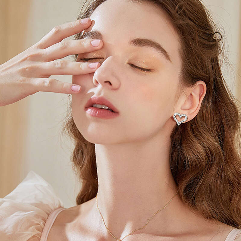 Niche Design High-End Sweet Heart-Shaped S Pure Sier Light Moissanite Heart Earrings Versatile Simple 9A3