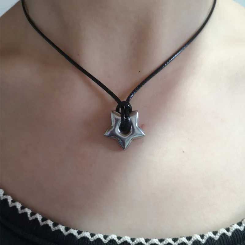 Gothic Hollow Star Pendant Necklace Vintage Leather Rope Fashion Jewelry for Women Men Pentagram Charm Choker Gift XJ250717
