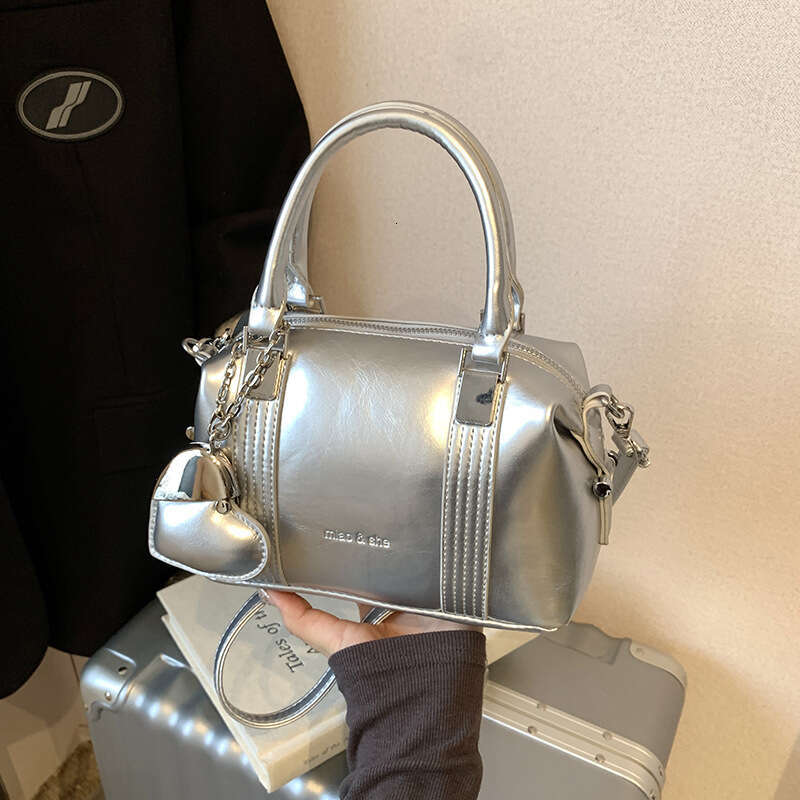 High-end Stylish Handheld Pillow for Women 2025 New Spring Summer Fashion Versatile Commuter Crossbody Small Bag