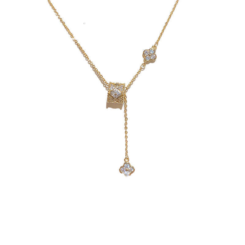 DHcollections Delicate Four-Leaf Clover Necklace - 18K Gold Plated Floral Pendant Chain for Women | Dainty Lucky Charm Jewelry (35cm+5cm)