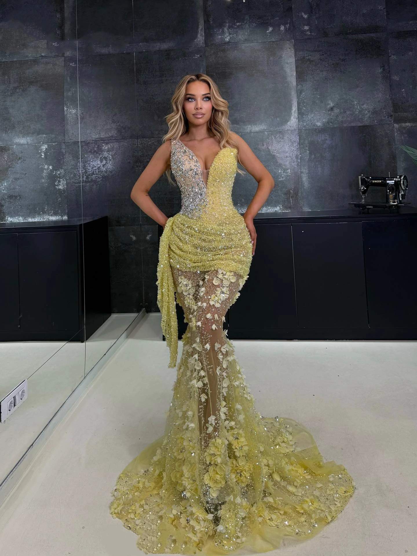 Gorgeous Mermaid Women Evening Dresses Sweetheart Neck Sleeveless Gown Crystal Appliques Sequins Dress For Party Custom Made