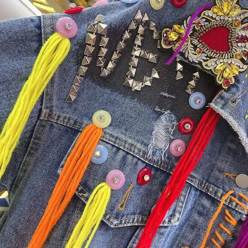 Spring New Fashion Rivet Letter Graffiti Women Loose Short Cowboy Outwear Holes Big Pocket Denim Jacket Coat Female