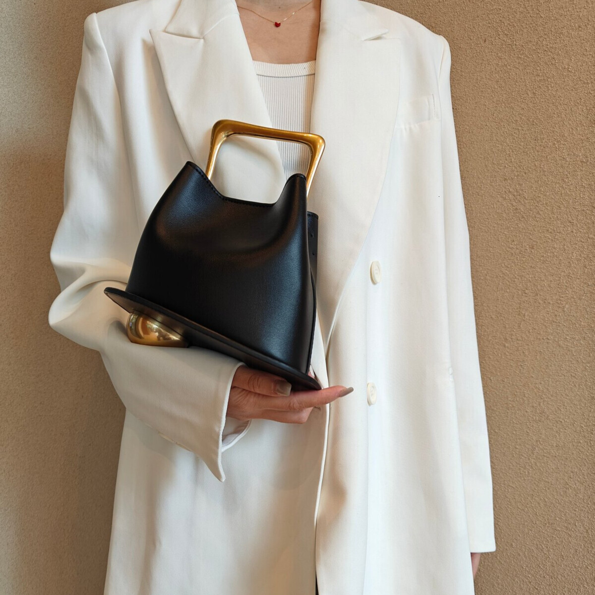 Free Shipping Designer Luxury High-quality Vintage Genuine Leather Wooden Handle Bucket Bag New Irregular Niche Women's Handbag Casual Versatile 